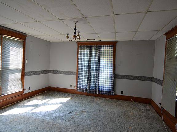 4th image of 214 Main St