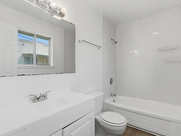 1017 W Washita St #2 — Photo 14