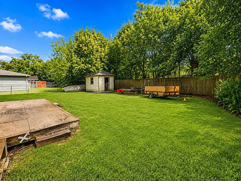 5013 Live Oak Dr — Photo 4