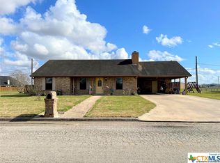 901 Foxglove Dr, Edna, TX 77957