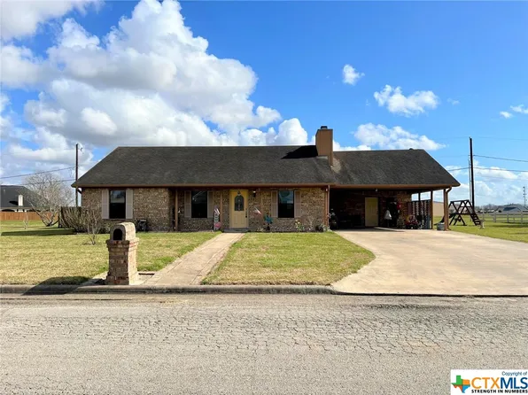 901 Foxglove Dr, Edna, TX 77957