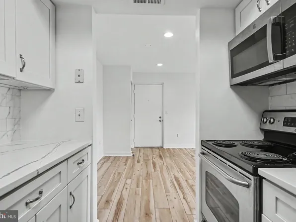 14800 Rydell Rd APT 201, Centreville, VA 20121