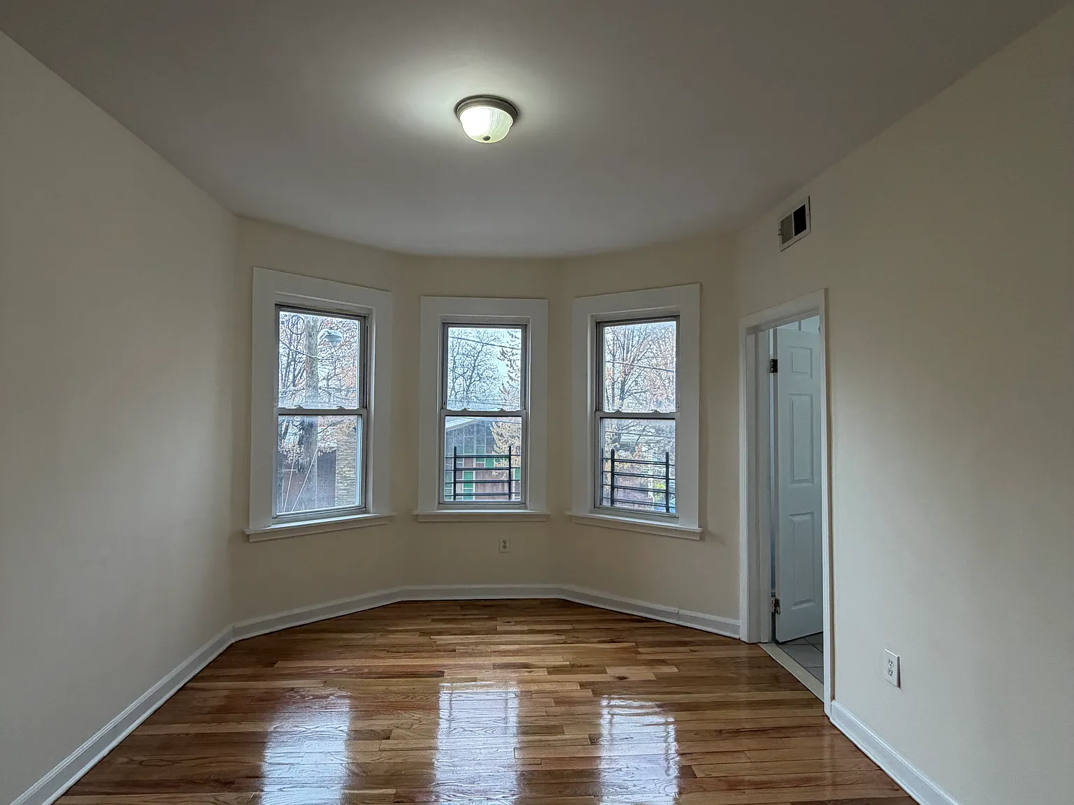 3 bed, $2,400 — Photo 3