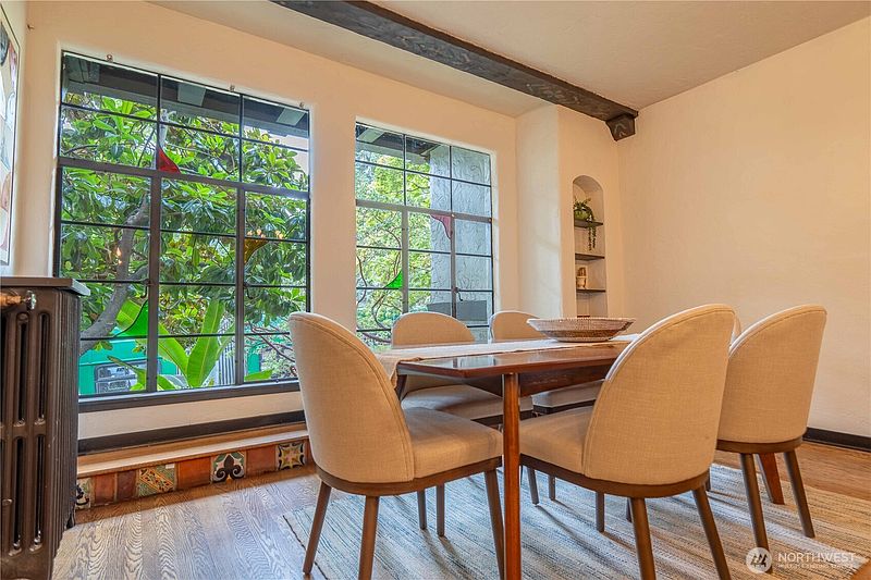 4th image of 4204 11th Avenue NE #8