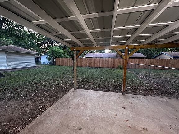 covered back porch/fenced back yard
