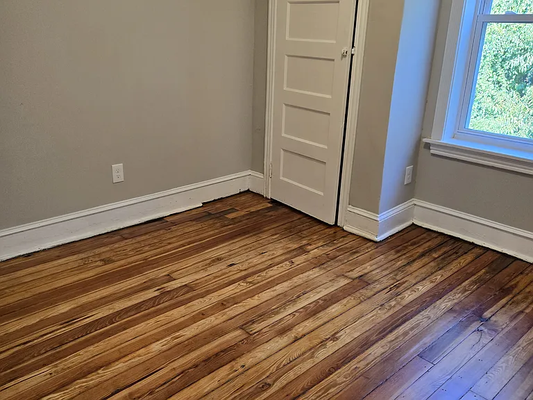 6335 N Woodstock St — Photo 10