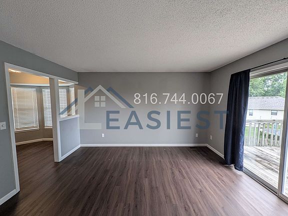 3rd image of 206 SE Greystone Dr