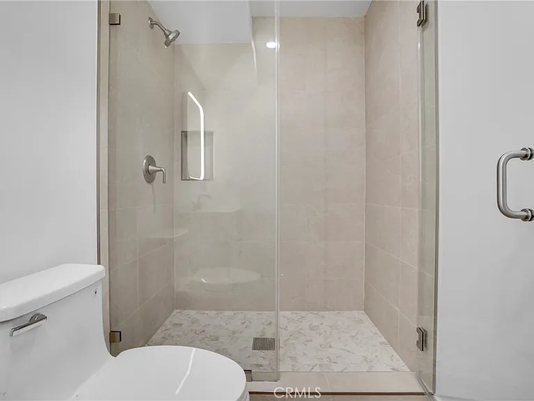 16120 Haynes St — Photo 17