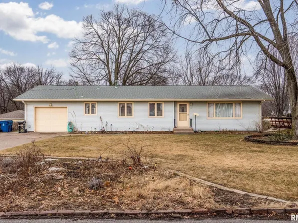 310 E 17th Ave, Coal Valley, IL 61240