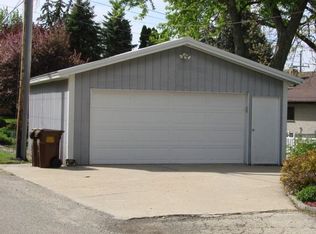 206 Locust St, Prophetstown, IL 61277