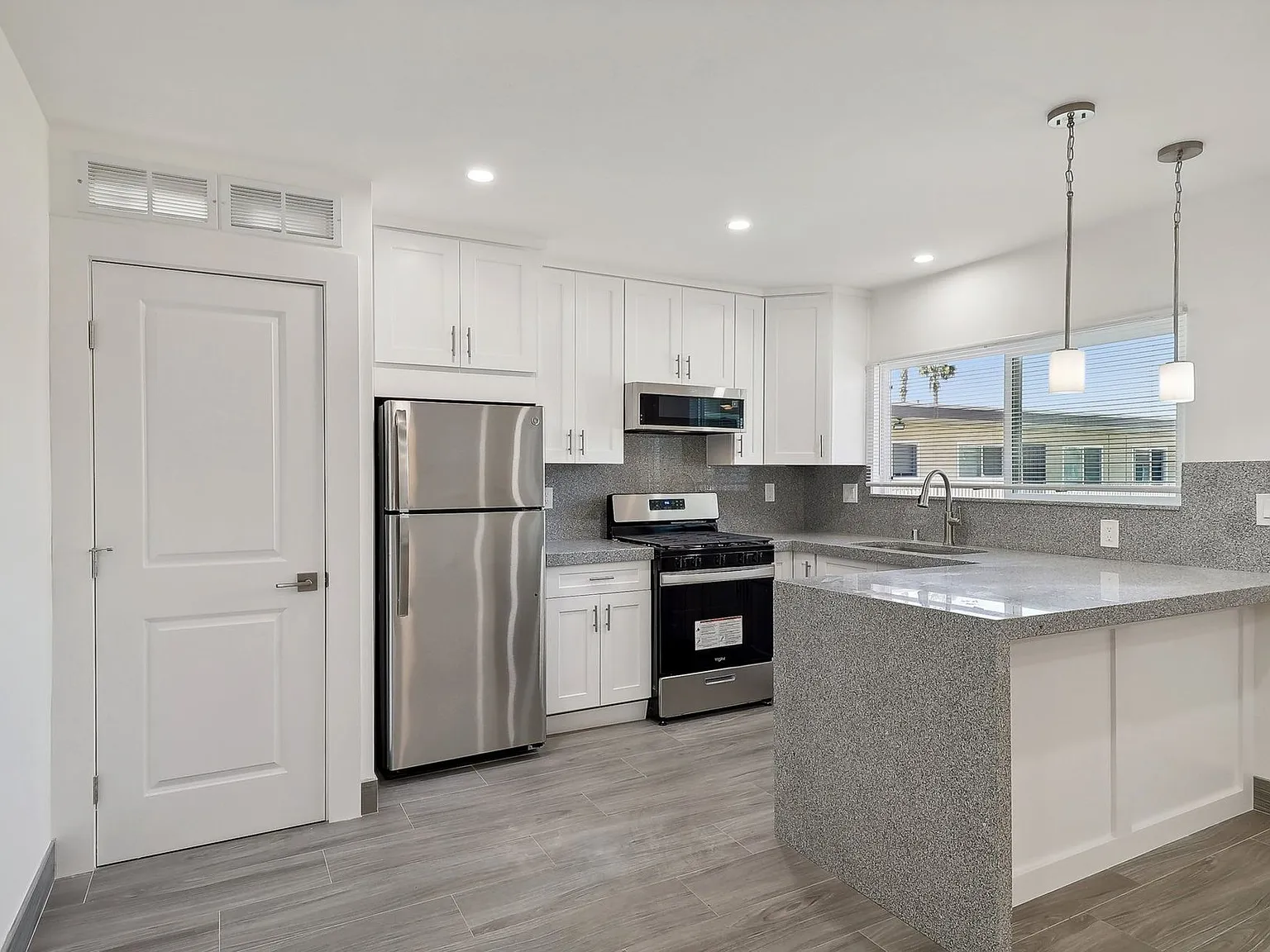 Palm Terrace Apartments — Photo 4