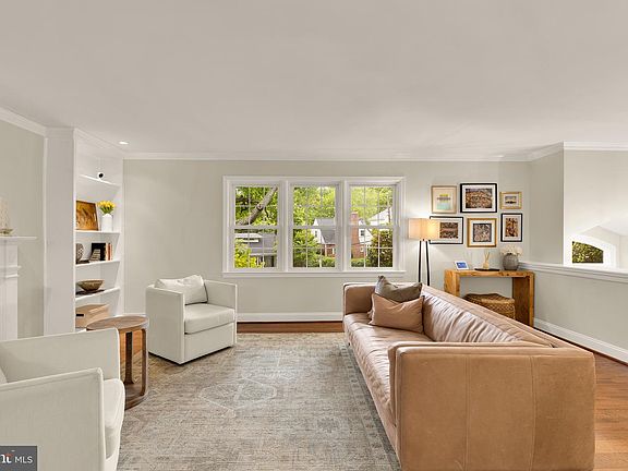 5th image of 2801 S Joyce St