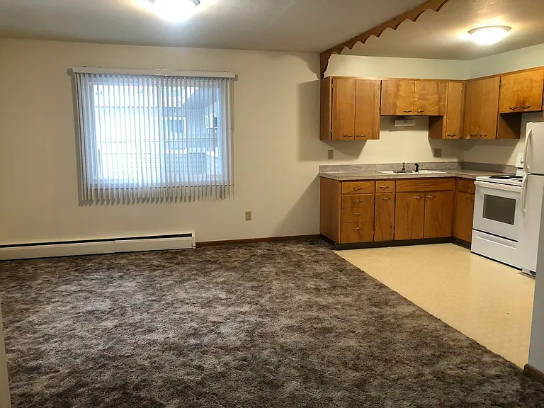 819 11th Ave NW — Photo 3
