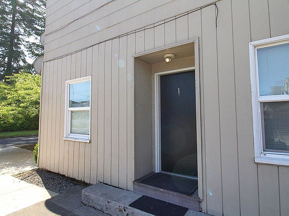4th image of 7630 SE Woodstock Blvd APT 1