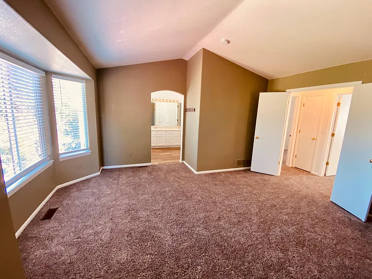 352 Simmons St — Photo 17