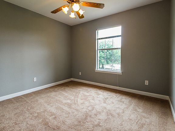 5th image of 2420 Bowie Ln