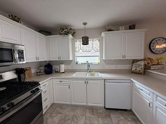 5th image of 7618 SE 171ST SUN VALLEY PLACE