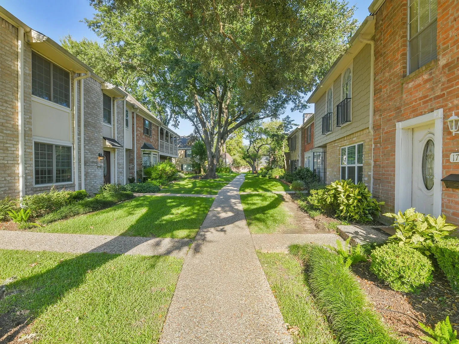 3 bed, 2.5 bath, 1840 sqft, $2,200 — Photo 4