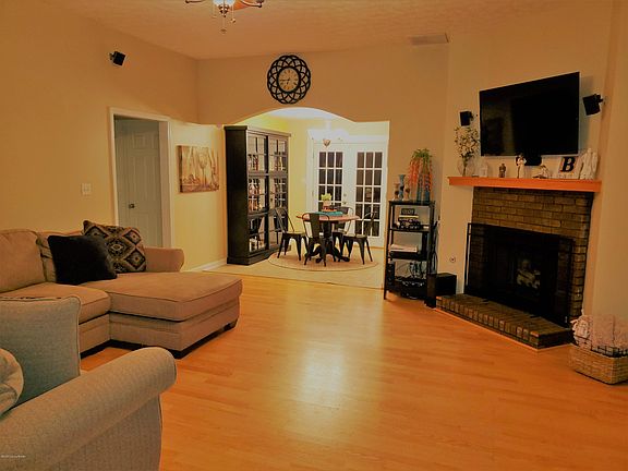 3rd image of 1535 Overlook Cir
