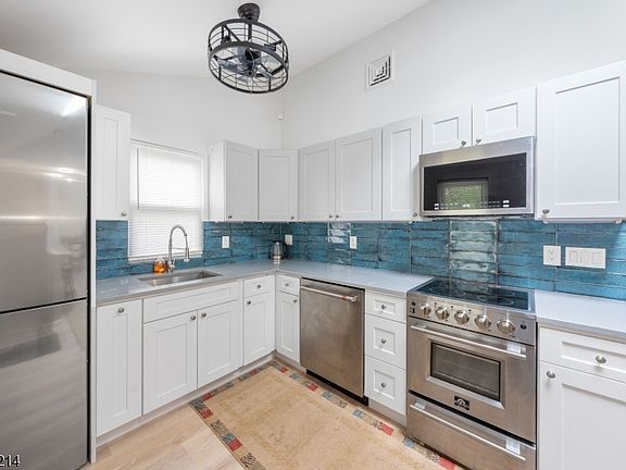 5th image of 17 Carr Ln