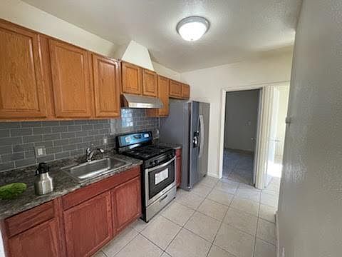 2nd image of 2531 1/2 Judson St #1/2
