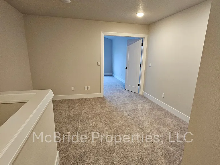 1126 Lilium Ln — Photo 4