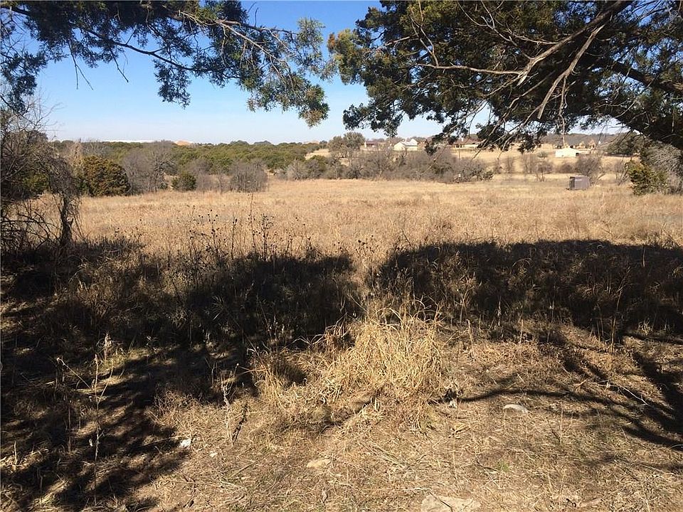 2nd image of 320 Lands Way Rd