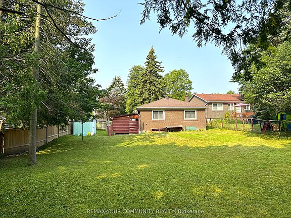 3rd image of 15 Resolution Cres