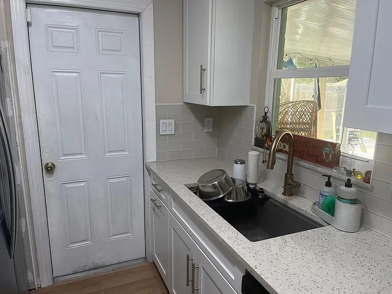 310 Dorchester Dr — Photo 12