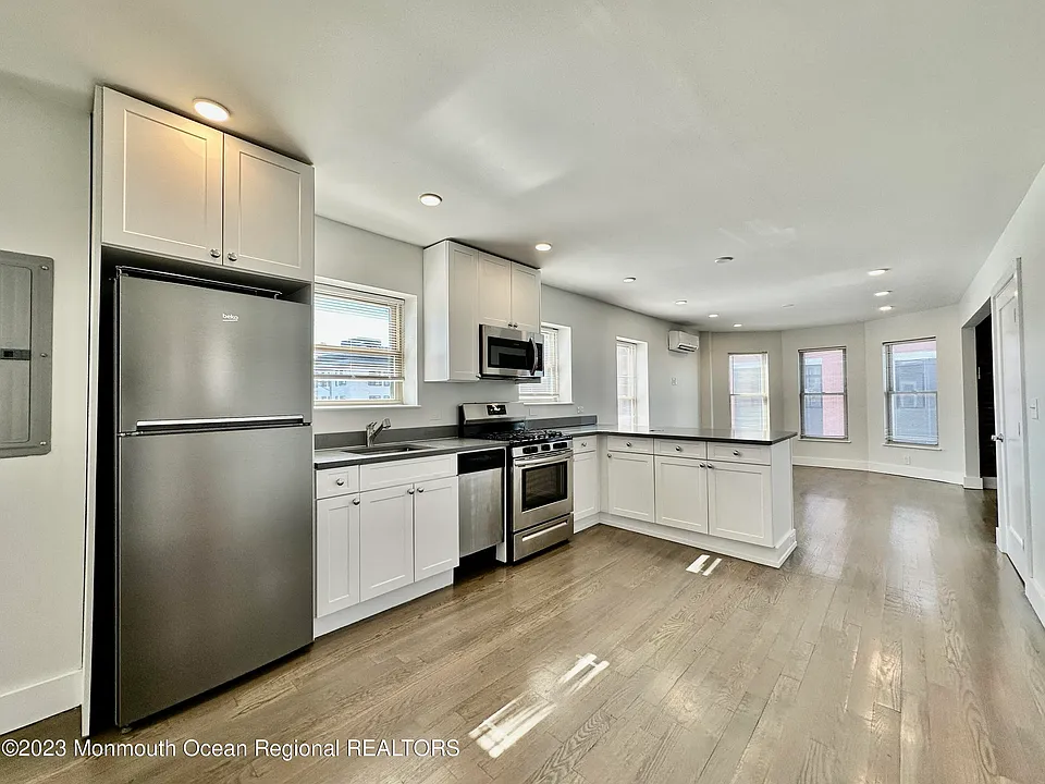 410 Bond St #2
