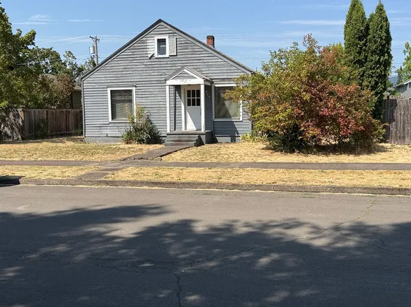 844 D St, Springfield, OR 97477