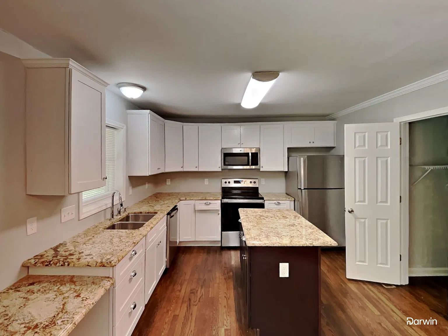 3 bed, 2.5 bath, 1302 sqft, $1,840 — Photo 4