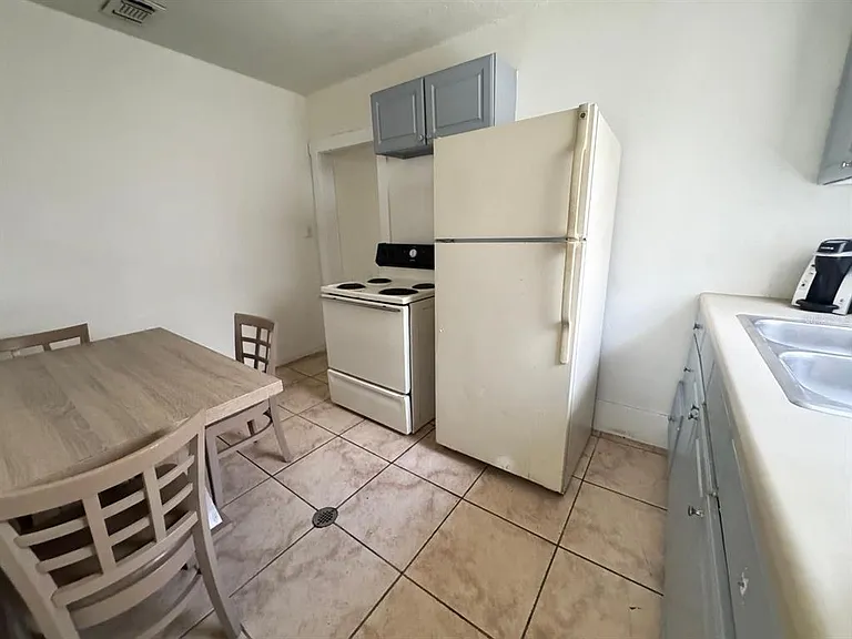 728 Columbia St — Photo 5