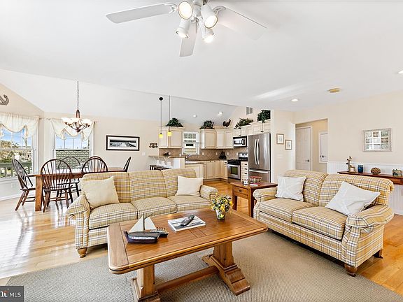 4th image of 219 Belvoir Ave