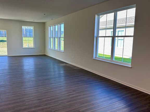 4th image of 14390 Clover Ave