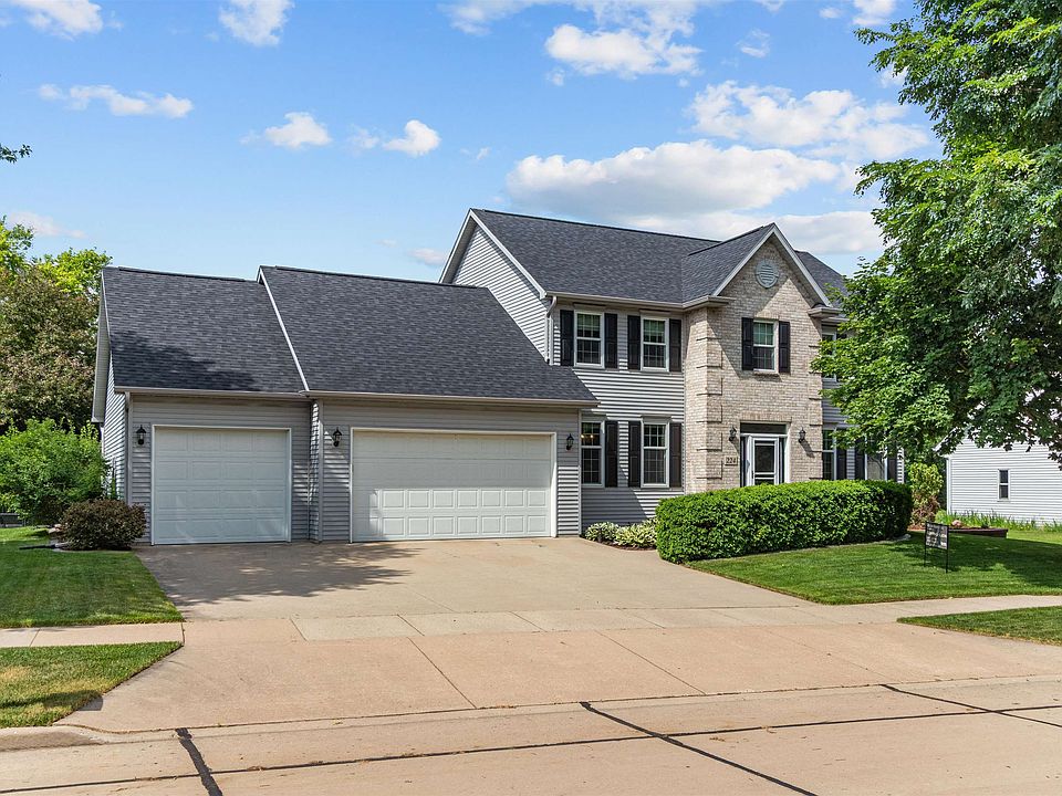 1st image of 224 E Carrington Ln