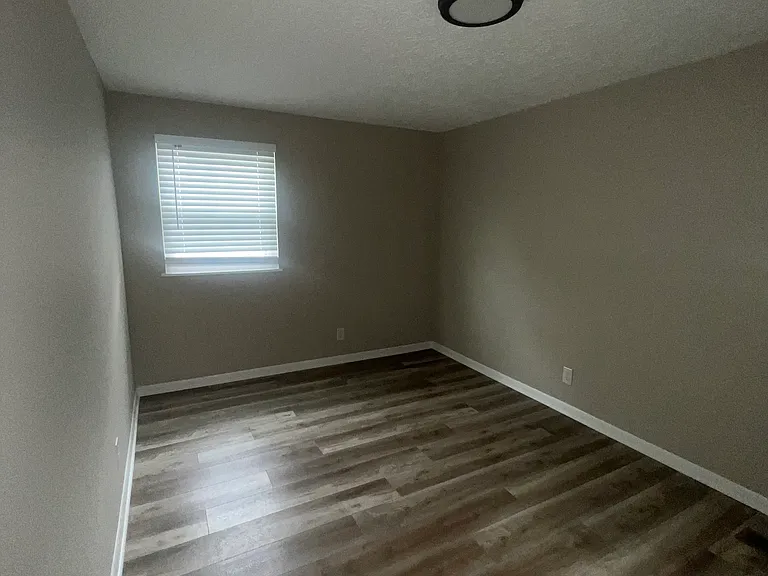 408 Banbury Dr — Photo 10