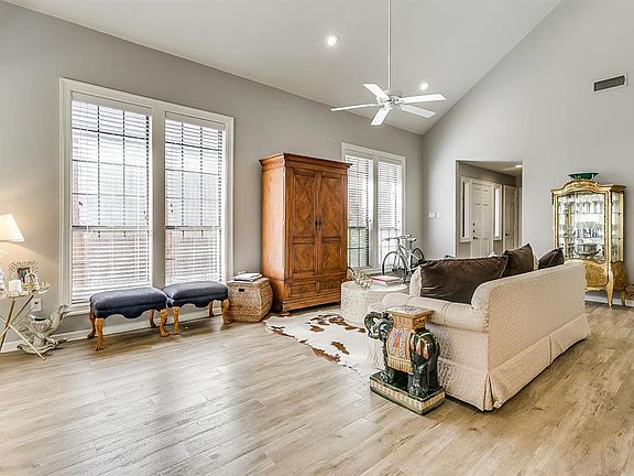 3rd image of 1305 Belle Pl