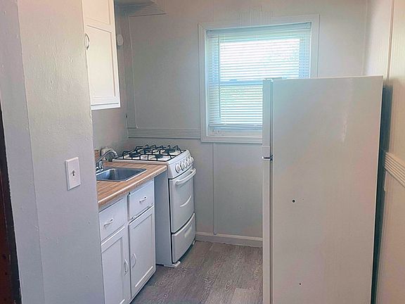 2nd image of 960 Ludlow Ave APT 2