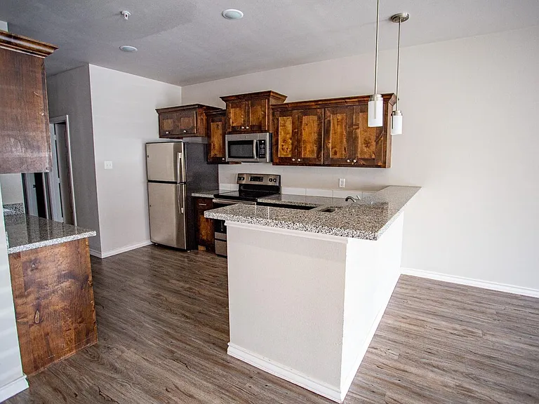 Stunning 4 Bedroom Near Tech — Photo 1