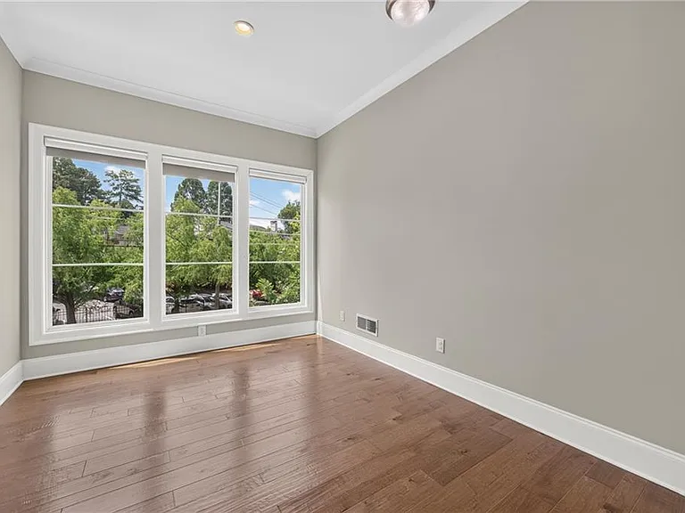 124 W Wieuca Rd NE — Photo 3