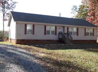 1070 Mallard Ln, Pinnacle, NC 27043