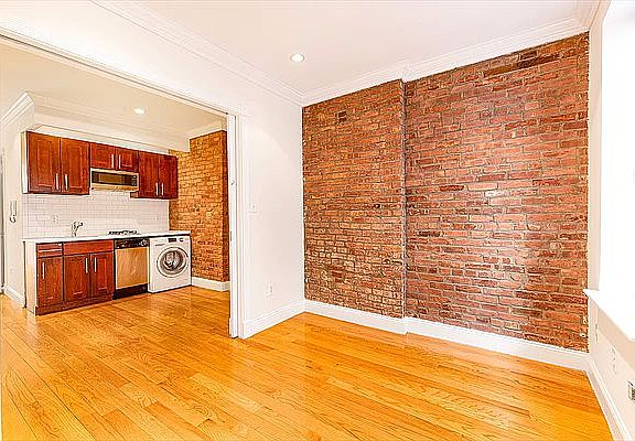 2nd image of 610 E 9th St APT 6A