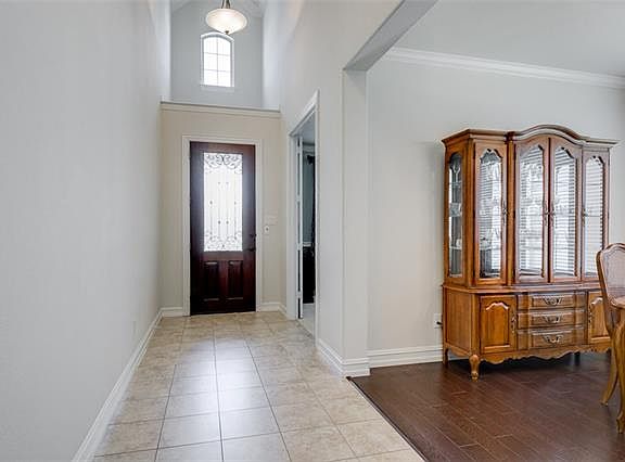 3rd image of 2803 Waverley Dr