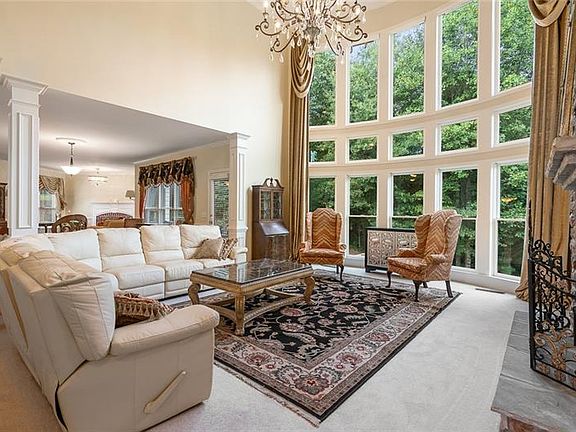5th image of 407 Olde Heritage Cir