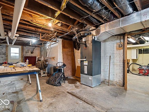 47th image of 524 W Sycamore St