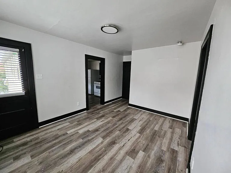 947 Maple Ave — Photo 1