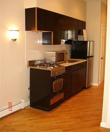 3rd image of 150 Sussex St