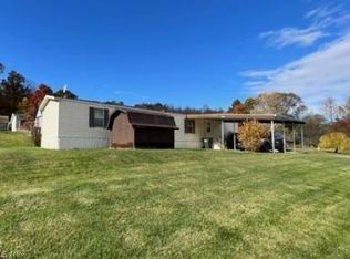 2753 Deer Pass Dr SW, Canton, OH 44706