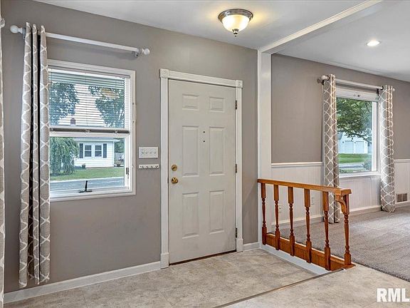 5th image of 1007 E Parkside Ln